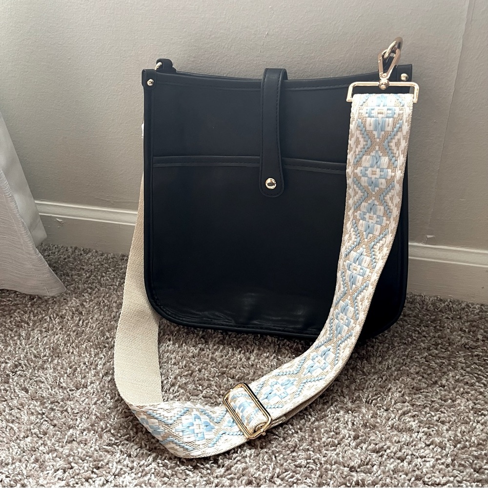 Threaded Pear Emmy Courier Crossbody Bag in Black - Sky Blue/White Aztec Strap
